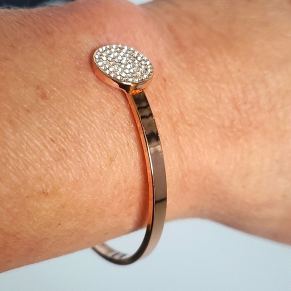 Rose Gold bracelet bangle costume jewelry - Picture 4 of 5
